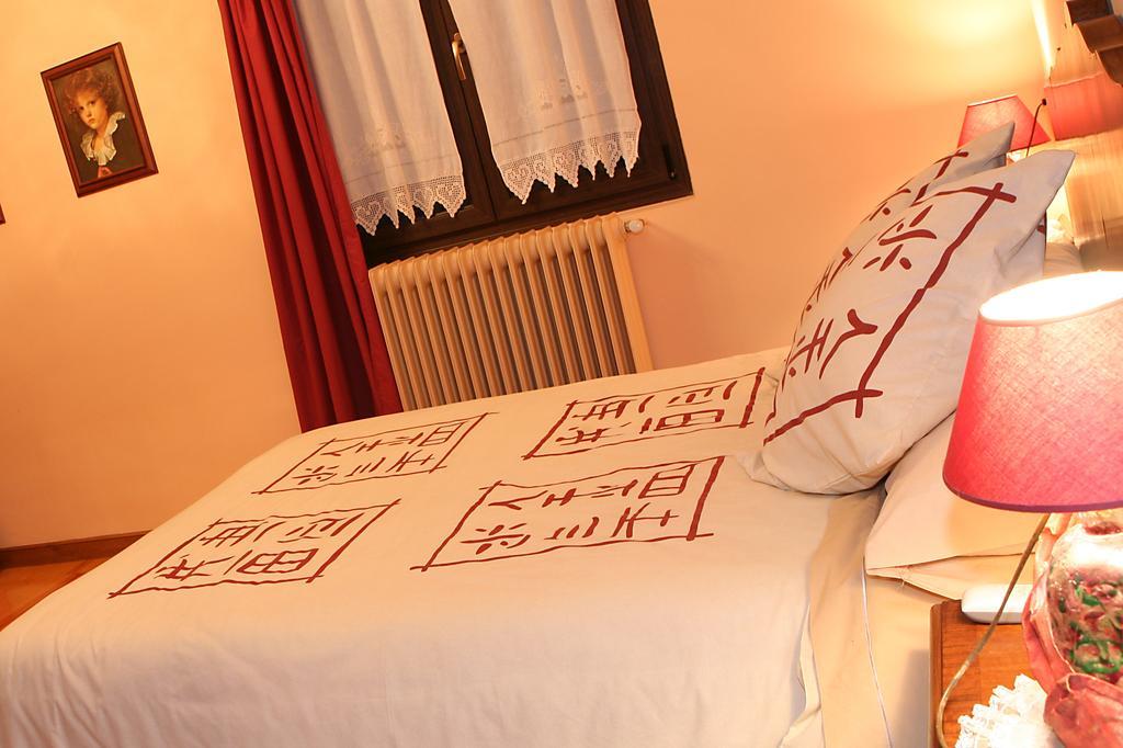 Hostal Rural Huartearena Iza Номер фото